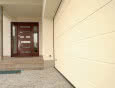 Bramy garażowe z napędem - rodzaje, montaż i konserwacja
